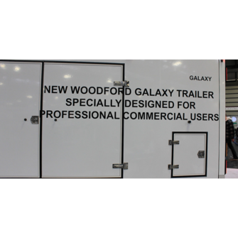Woodford Galaxy - Lukket trailer - 3.500 kg - Lang, smal model - 3 aksler